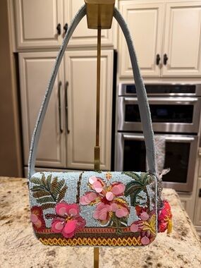 Hawaiian themed beaded shoulder bag w/hibiscus bag charm
